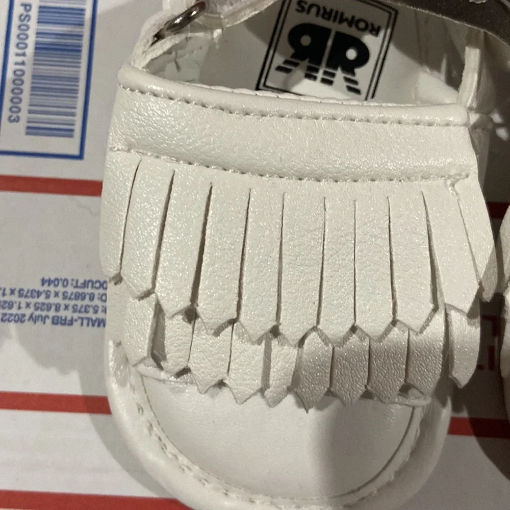 Romirus baby shoes Baby Sandals fringe NWT white 💕 0-6 months size 1